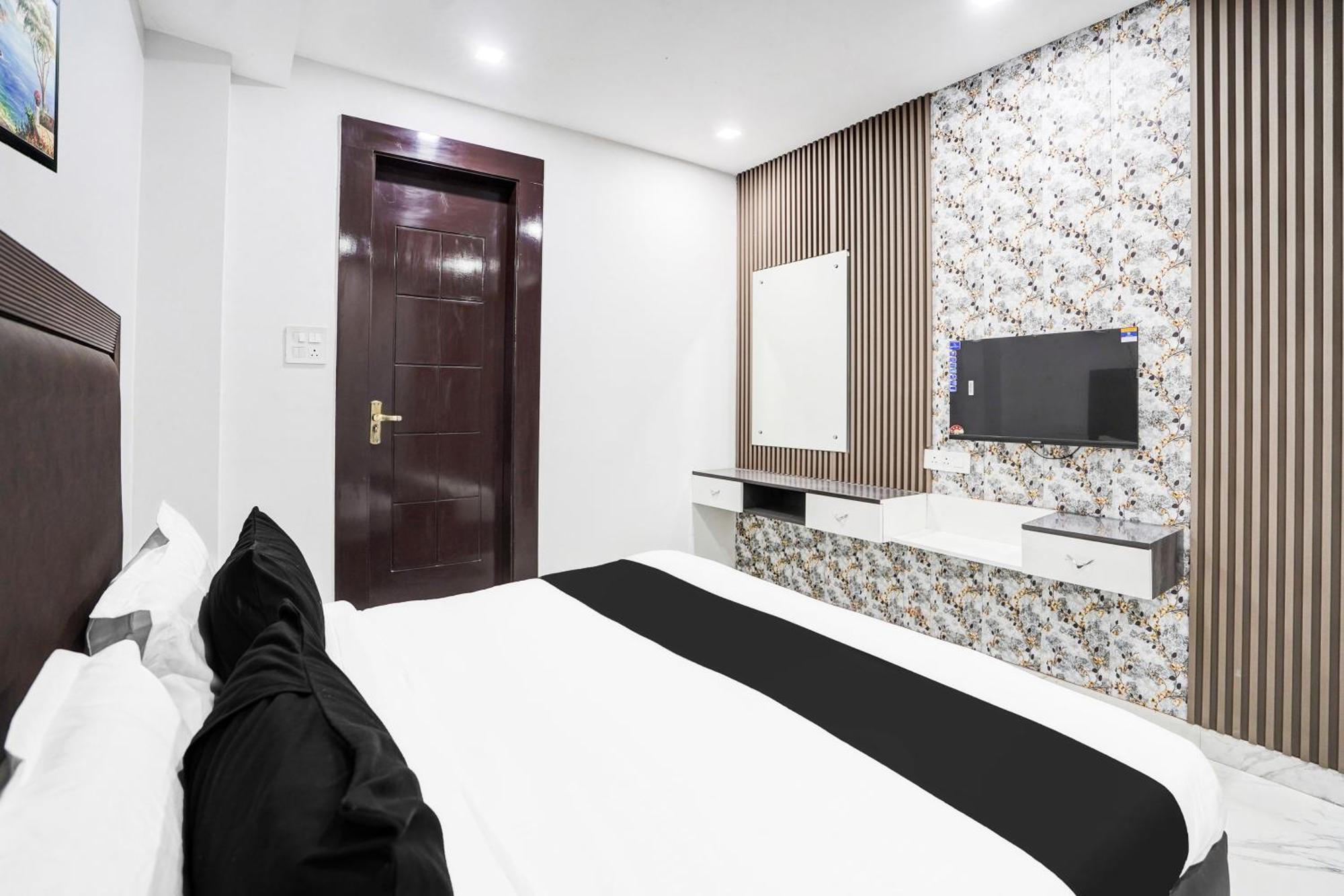 Hotel O Sunny Retreat New Delhi